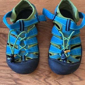 KEEN  WATERPROOF shoes adjustable straps blue/ green